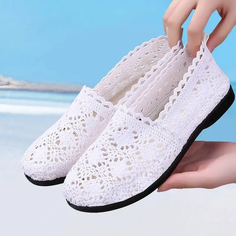 Women's Summer New Beijing Cloth Shoes Breathable Mesh Hollow out Slip-On Casual Shoes Comfortable Flat Heel Sports Shoes