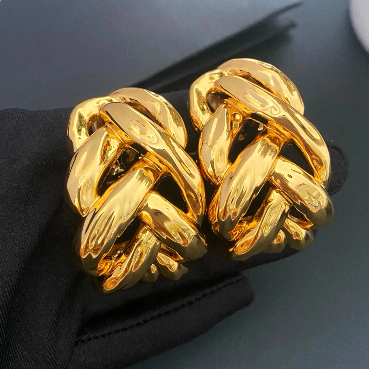 New Jewelry & Accessories Retro Style Hollow Fried Dough Twists Rope Ear Clip Earrings For Women's Parties & Gifts