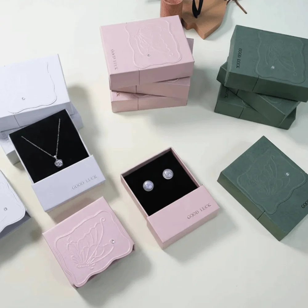 

Шкатулка для украшений с выдвижным ящиком и дизайном бабочки, с горячим тиснением, для бриллиантов, маленькая, в свежем стиле