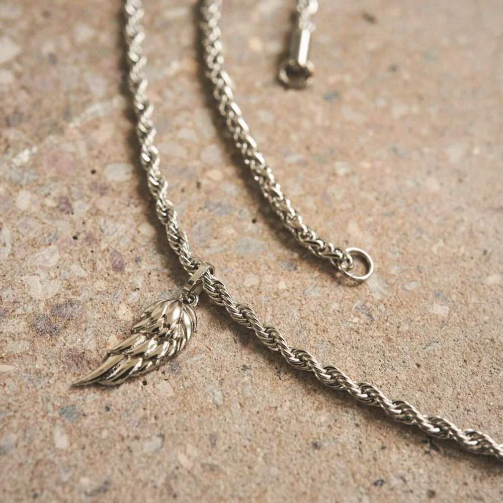 Vintage Herren-Halskette mit Federflügel-Anhänger, schlichte 18k goldfarbene Edelstahl-Kette, modischer Punk-Schmuck – Detail 4
