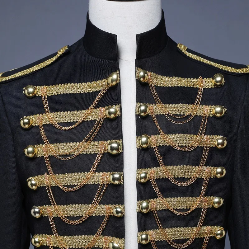 السترة الرجال ازياء موحدة ملهى ليلي DJ الأسود والأحمر المحكمة الأوروبية شهم الزي العسكري بار زي للعرض