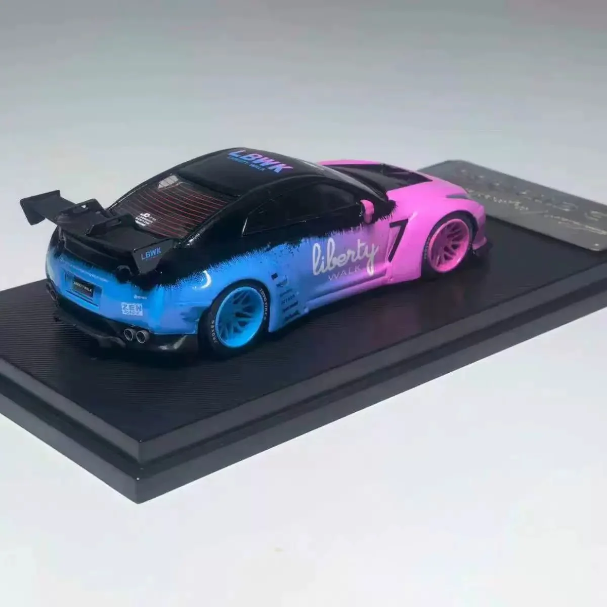 MC 1:64 Nissan GTR R35 LBWK 1.5 Realistic Alloy Diecast Model Car Collectible Gift Ornament