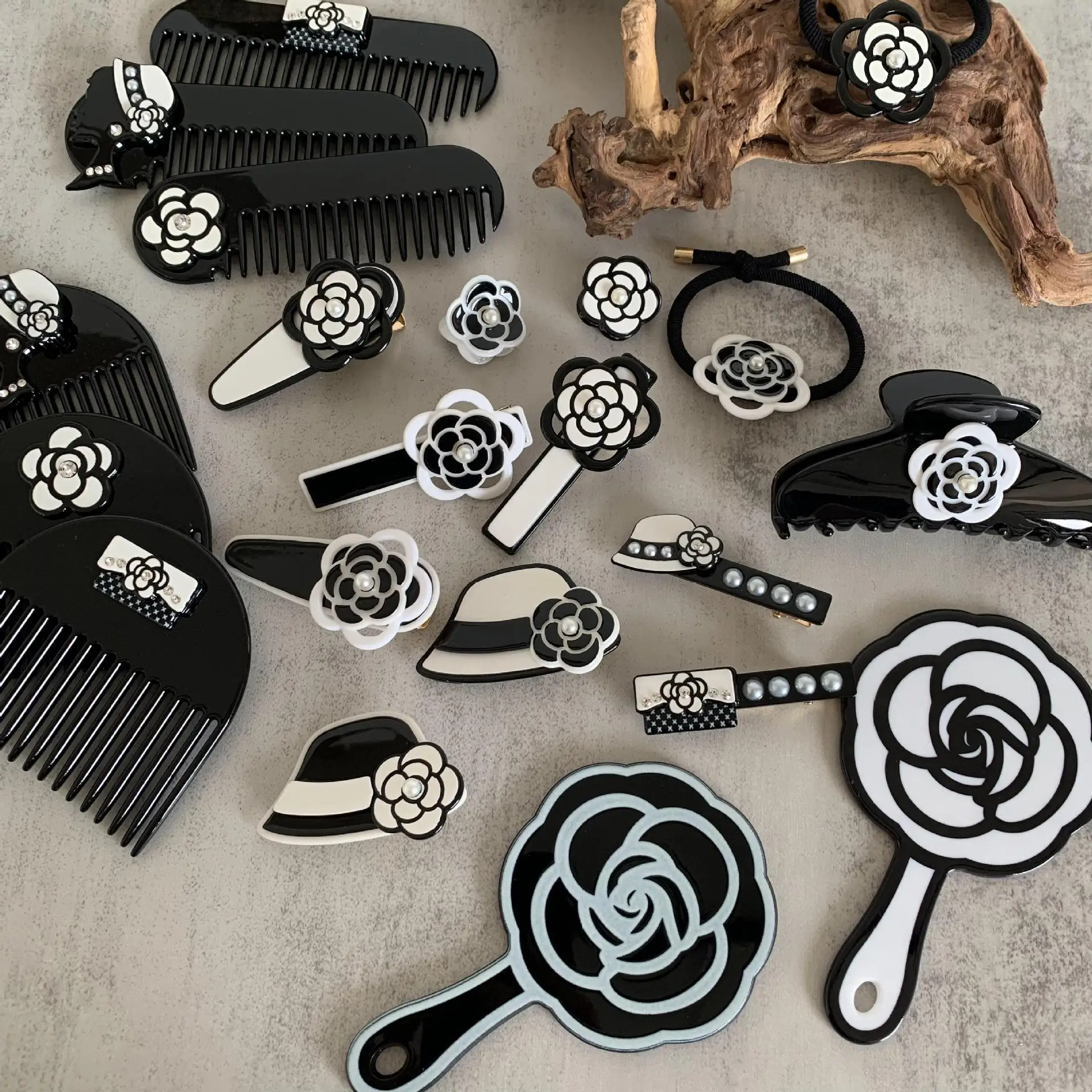 Ins Hot Sell Creative Flower Pattern Black White Acetate Hair Claw Clips Retro Flower Comb Mirror Scrunchines Hair Accessories