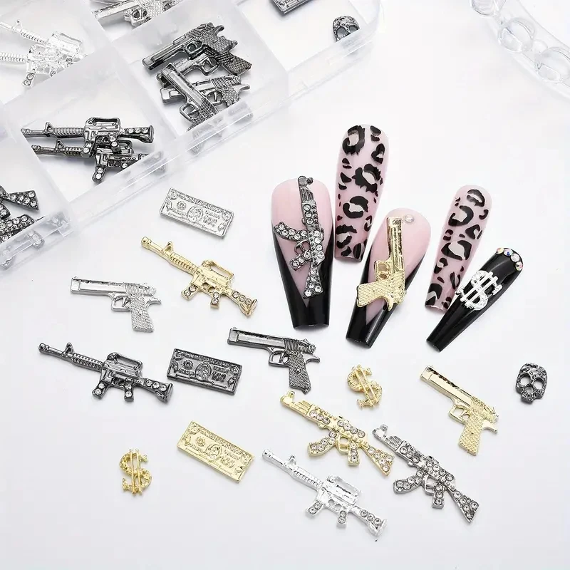 80PCS Nail Art Charms Set met Vintage Cool Gun en Dollar Designs - 12-compartimenten gemengde doos, hypoallergeen - Retro Chic Nail