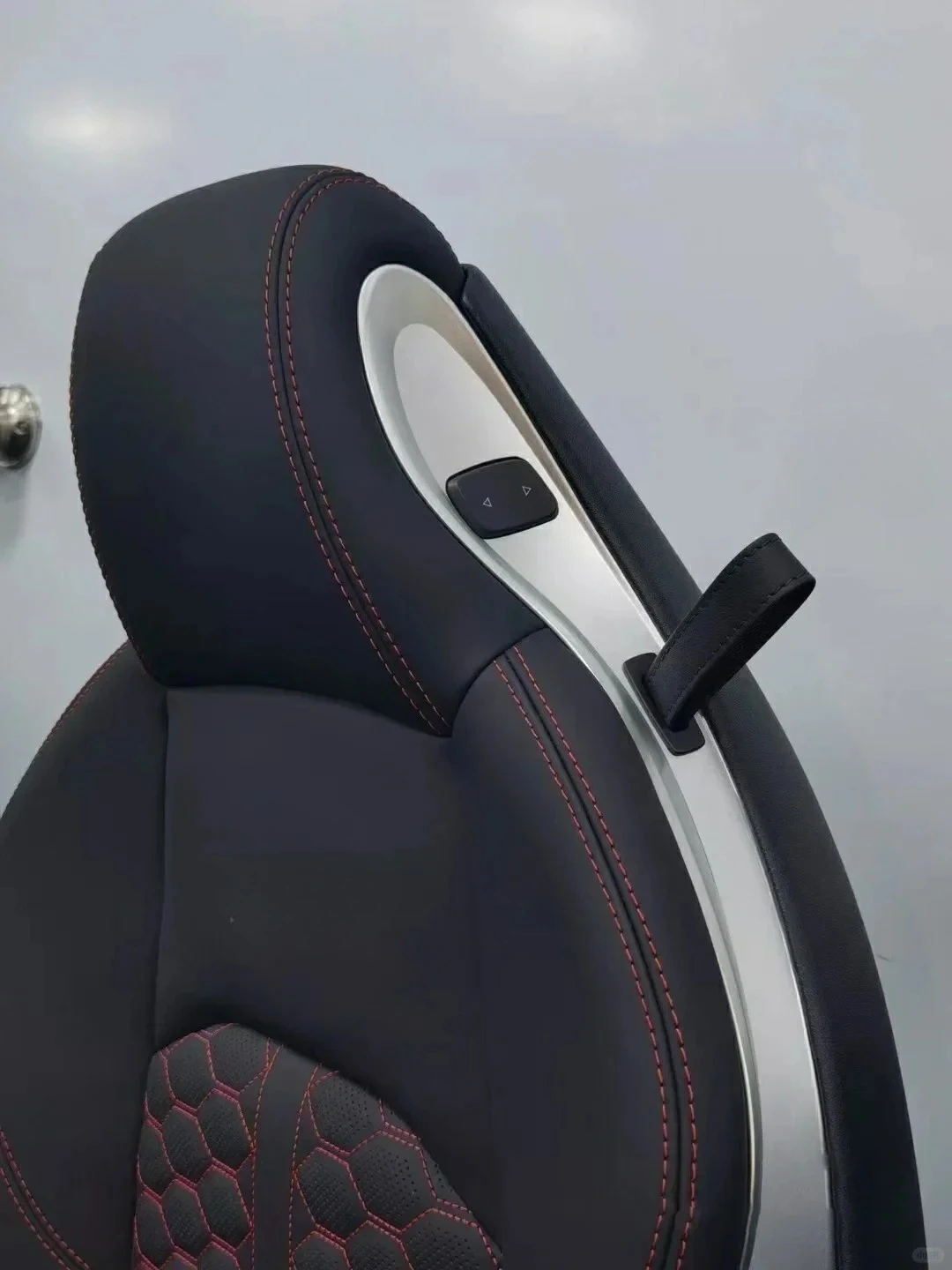 Pv Leather Universal Cushion Car Seat Cover for AUDI Q5 Q2 Q3 Q7 Q8 S1 S4 S5 S6 SQ5 RS3 RS4 TT