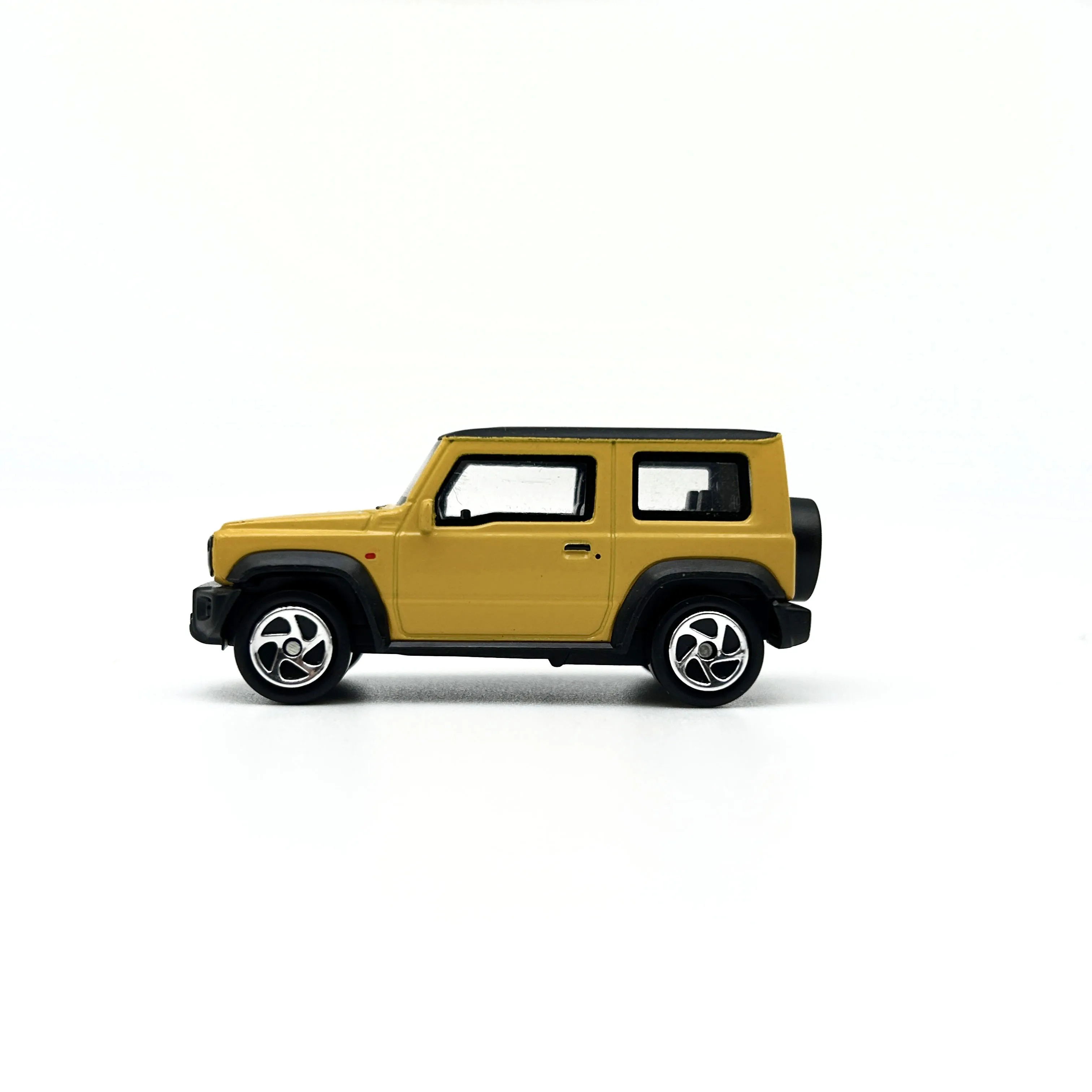 Mini-Suzuki Jimny-Legierungsautomodell, stellen Sie die Details des echten Autos wieder her, stoßdämpfendes Design, Halloween-Geschenk für Kinder.