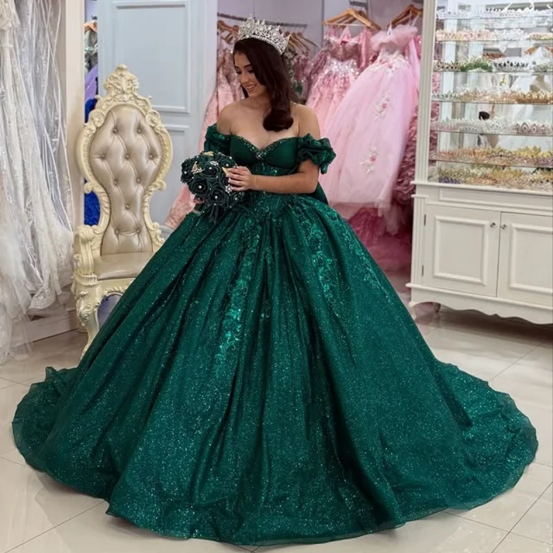 Maßgeschneiderte, glänzende, schwarzgrüne Quinceanera-Kleider, schulterfrei, mit Paillettenapplikation, langer Schwanz, Schleife, Vestido 15, Quinceanera