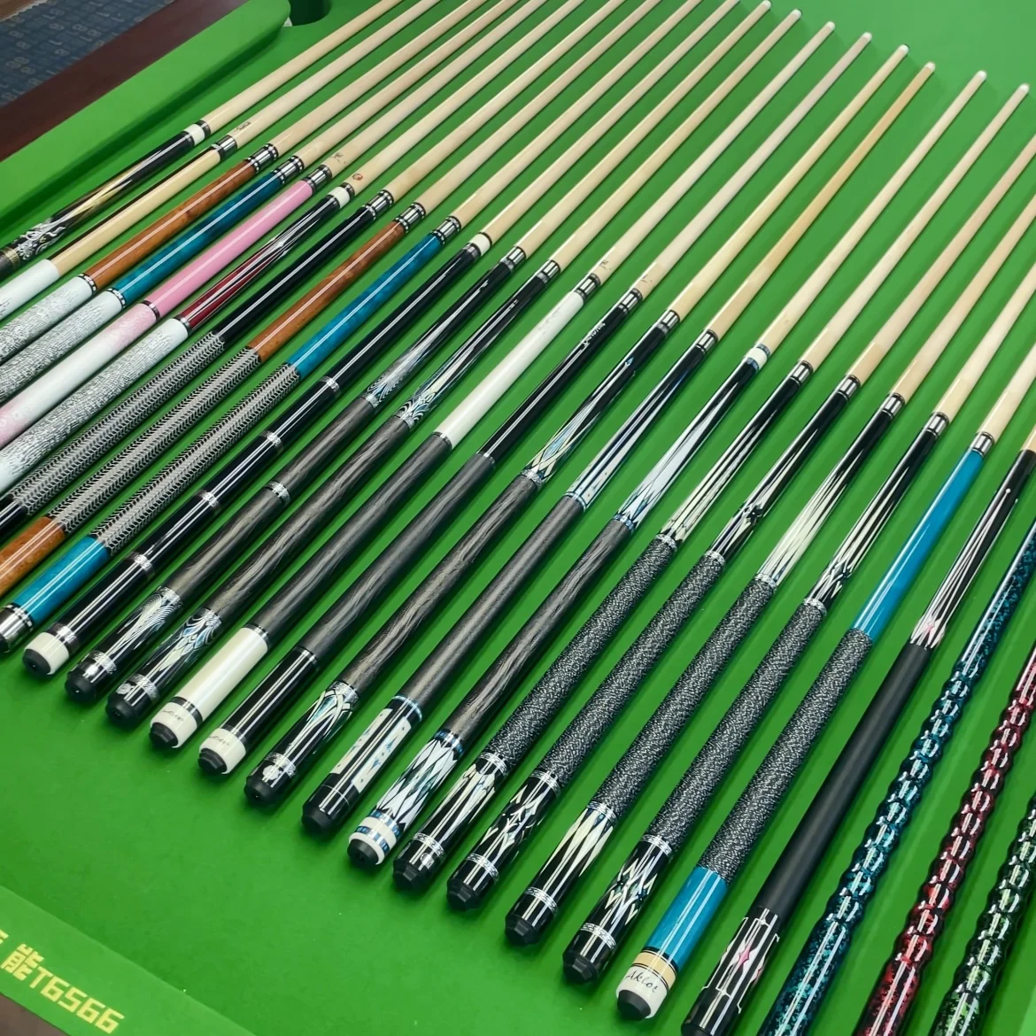 Multi-style High Grade Chinese Maple Wood Pool Cues, 13mm Tip 58 Inch Billiard Sticks, Optional Patterns & Colors for Wholesale