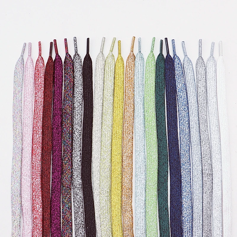 

1 пара блестящих разноцветных плоских шнурков шириной 1 см, прочные, для спортивной обуви, кроссовок и ботинок, подходят для использования в любое время года.