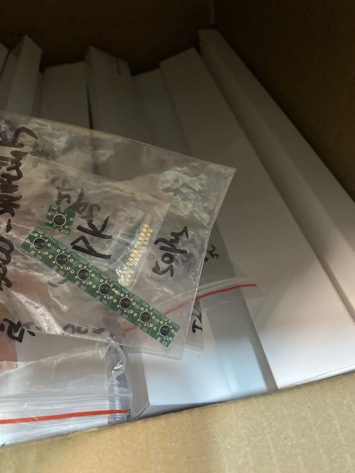 

T6941-T6945 Cartridge Chip For Epson SureColor T3000 T5000 T7000 T3070 T5070 T7070 T3200 T5200 T7200 T3270 T5270 T7270 Printer