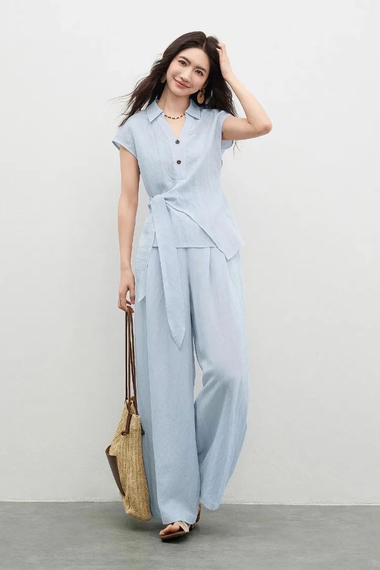 SENTUBILA Damen Büro-Bluse mit V-Ausschnitt und Revers, Blau, Modische Knöpfe, Selbstbindend, Asymmetrischer Saum, Seitenschlitz, Locker Geschnitten 162CA5405 – Detail 17