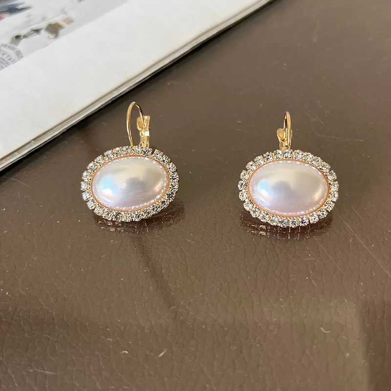 Korea fashion pearl earrings earrings ladies elegant style studded geometric personality earrings high quality earrings A512
