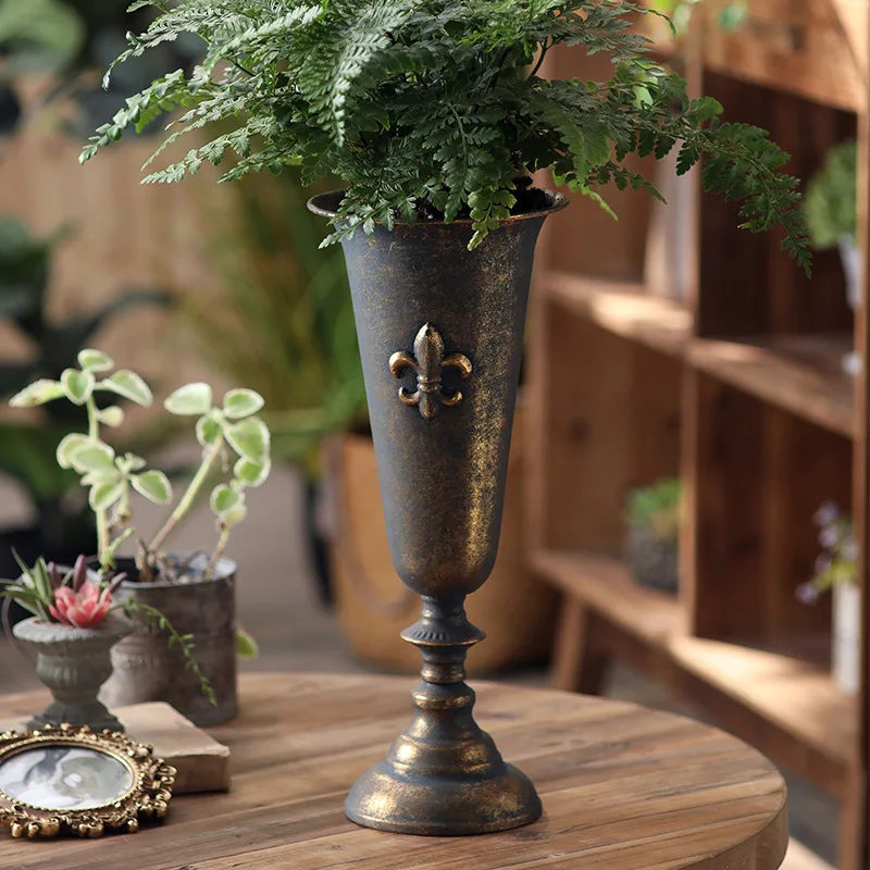American vintage vase ornaments, restaurant desktop landscaping decorations, foreign trade iron crafts, tall potted plant access