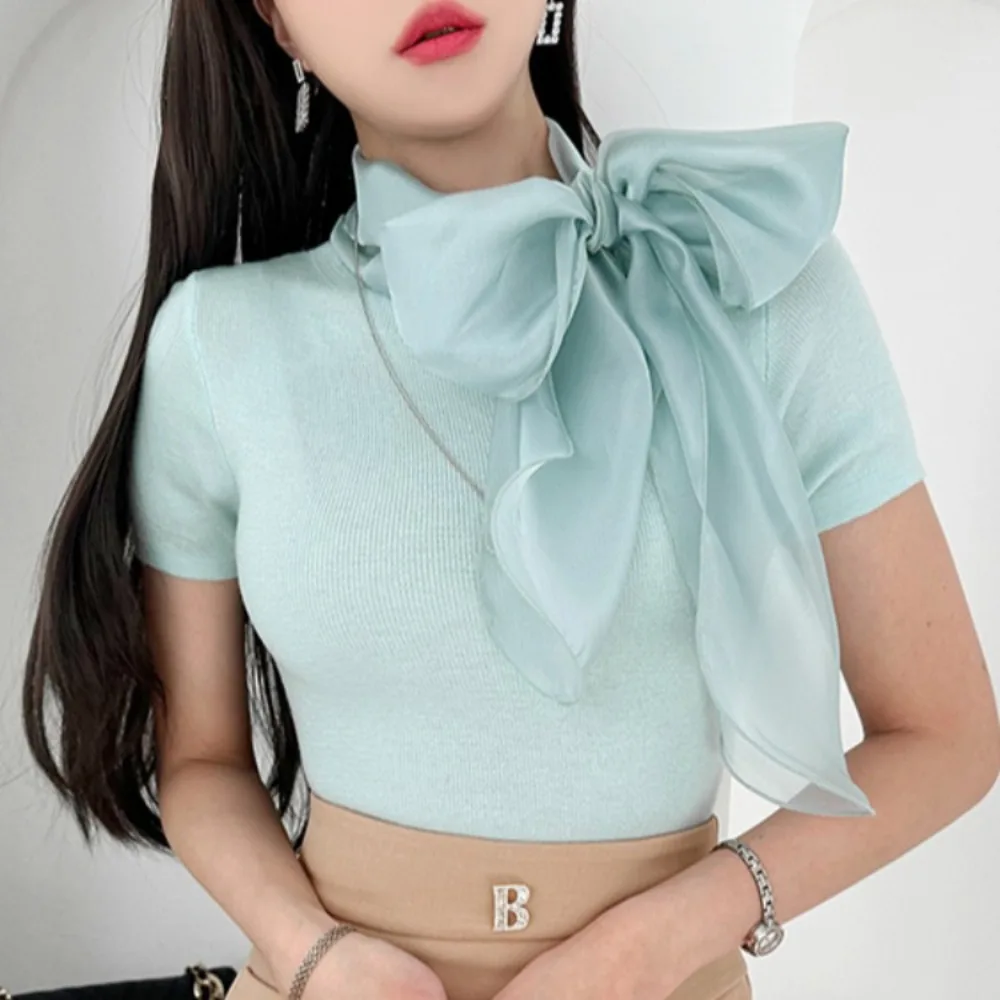 Nuovo maglione lavorato a maglia a maniche corte da donna alla moda con fiocco in giunture lavorato a maglia
