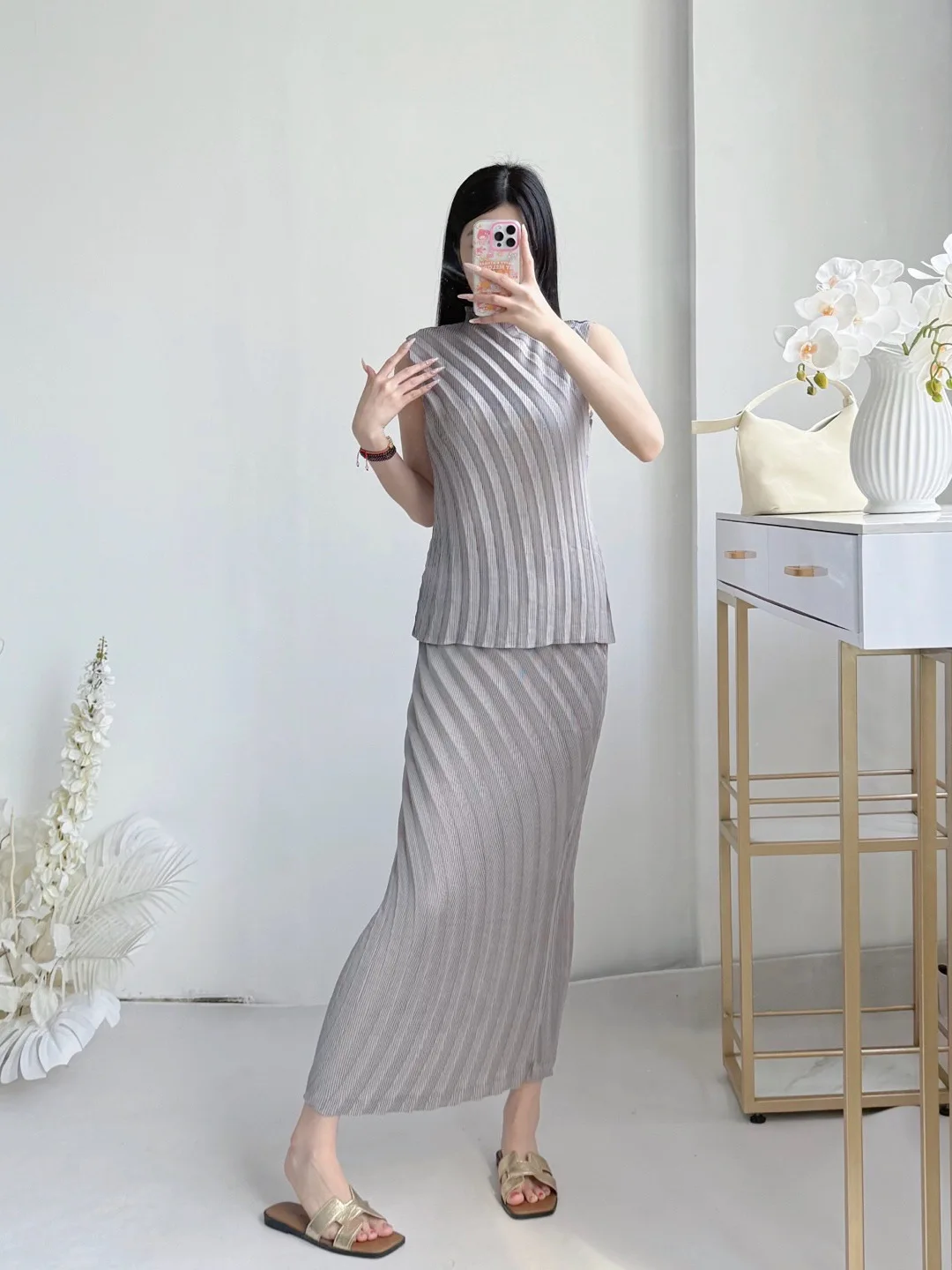 Solid Colour Round Neck Sleeveless Top Elastic Waist Pleated Half Body Skirt Two Piece Miyake 2025 Summer New Women's Suit