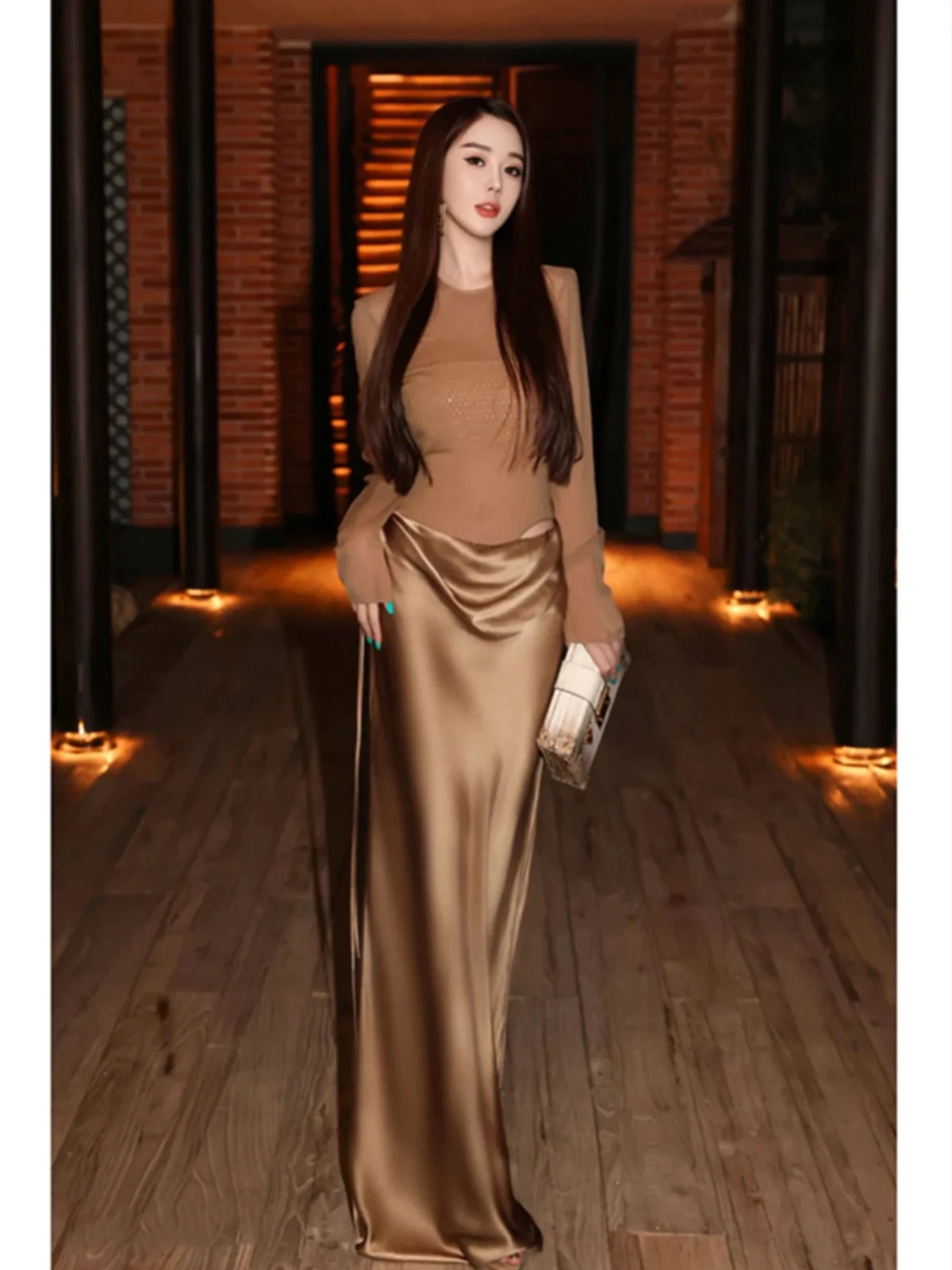 

Ele Slimming Long Sve T-irt And Skirt Set for Women Faionable Early Spring Outfit Polyester Material Summer Collec...