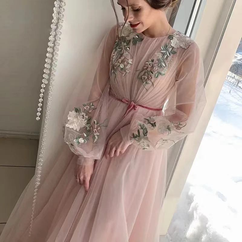 Rosa Tüll Oansatz Lange Ärmel Abendkleid A-linie Spitze Stickerei Einfache Prom Kleid vestidos formales Party Kleid Angepasst