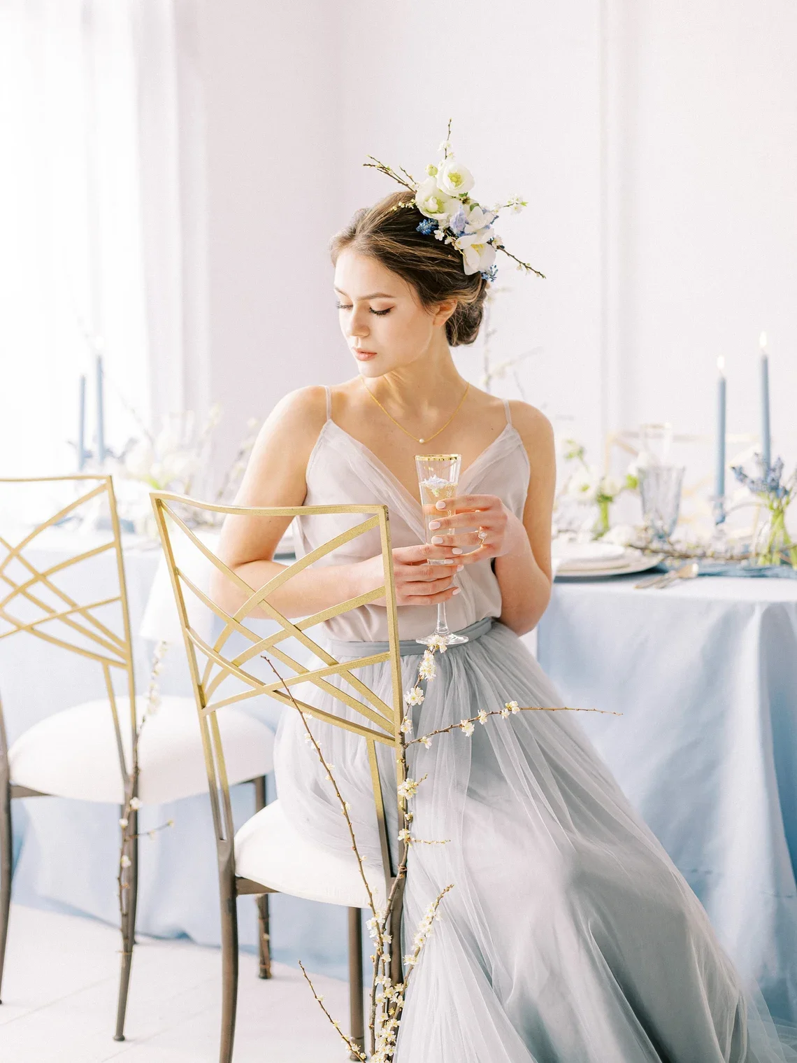 Elegantes Brautkleid aus Tüll mit V-Ausschnitt, blau, schlichtes A-Linien-Hochzeitskleid, formelles Braut-Hochzeitsball-Abendkleid, individuelle Gestaltung