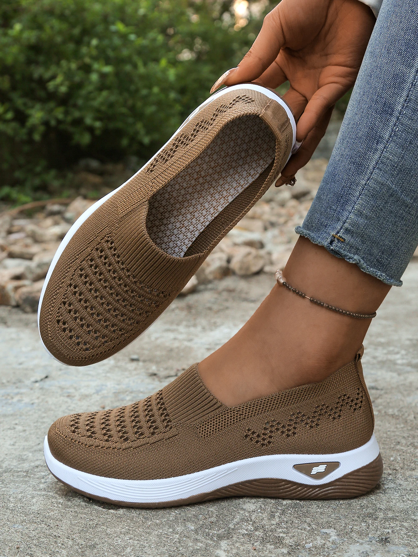 2026 Sommer Damen Leichte Bequeme Atmungsaktive Lässige Ausgehöhlte Slip-On Wanderschuhe – Detail 1