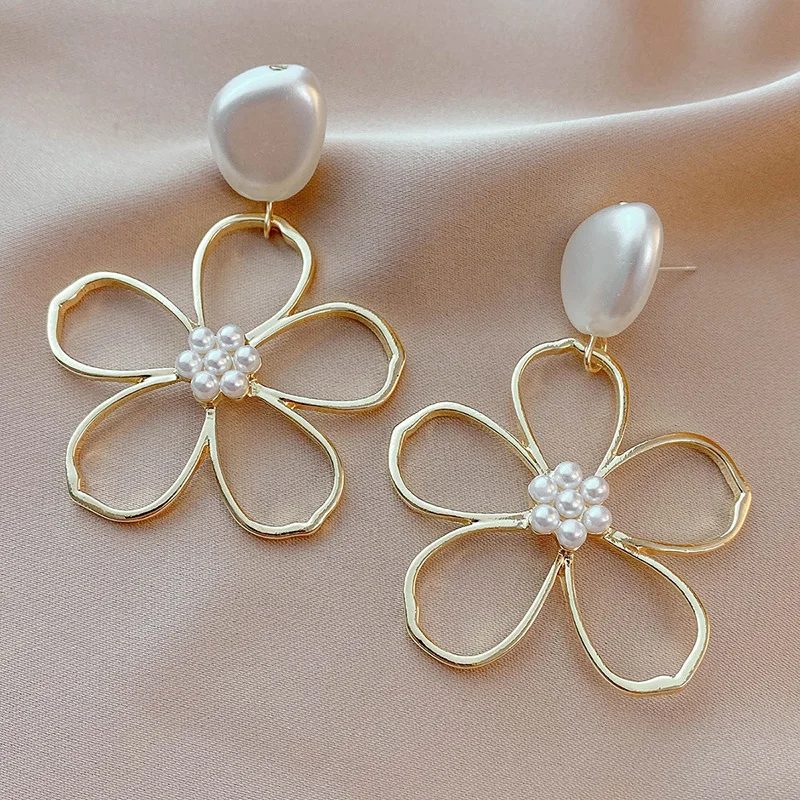 Simple Pearl Flower Earrings For Women Fashion High-End Metal Sense Temperament Earrings 2022 Trend