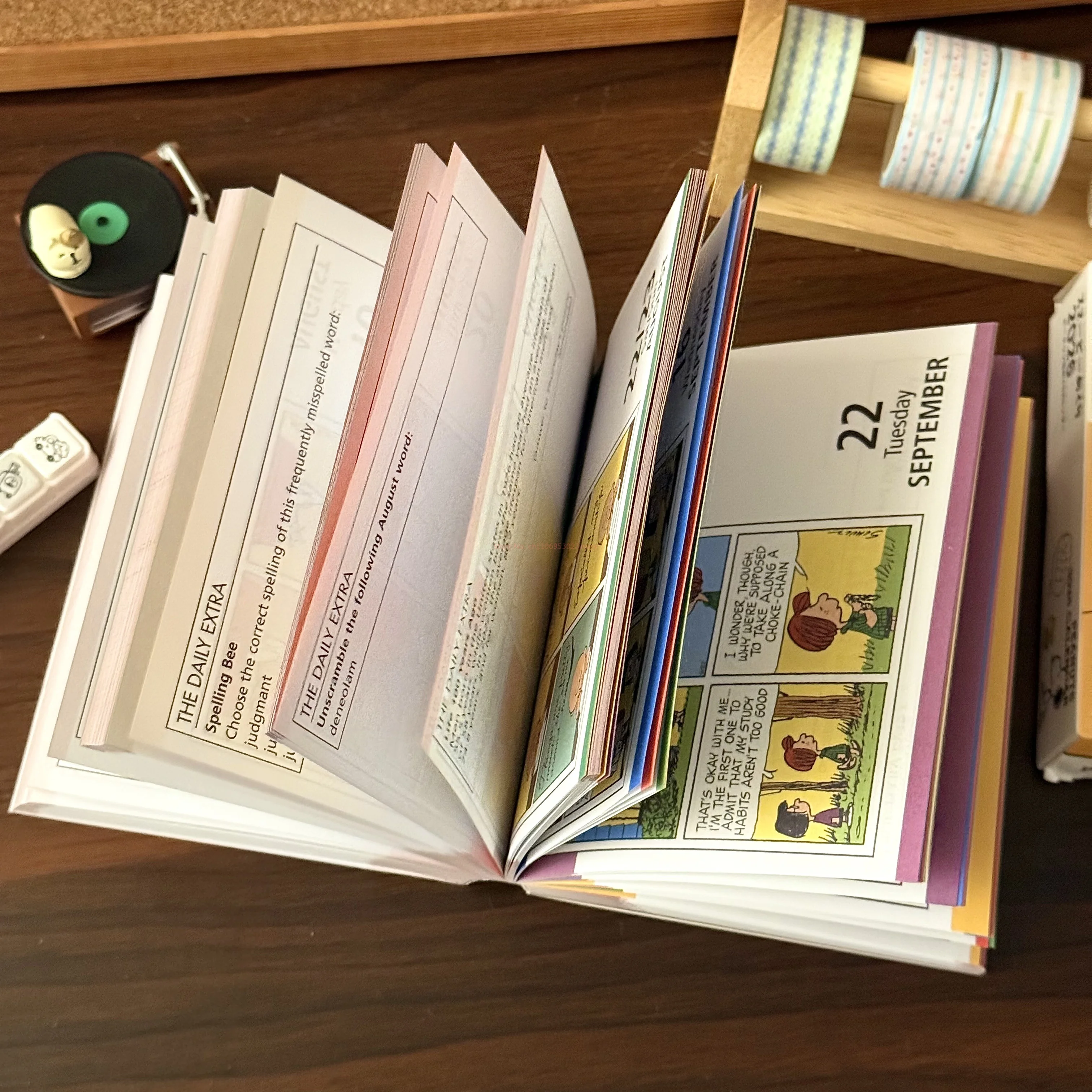 ปฏิทินการ์ตูนสนูปปี้ใหม่ปี 2026 ภาพประกอบน่ารัก ฉีกได้หนึ่งหน้าต่อวัน สมุดโน้ตตั้งโต๊ะ ปฏิทินตั้งโต๊ะ ของตกแต่ง