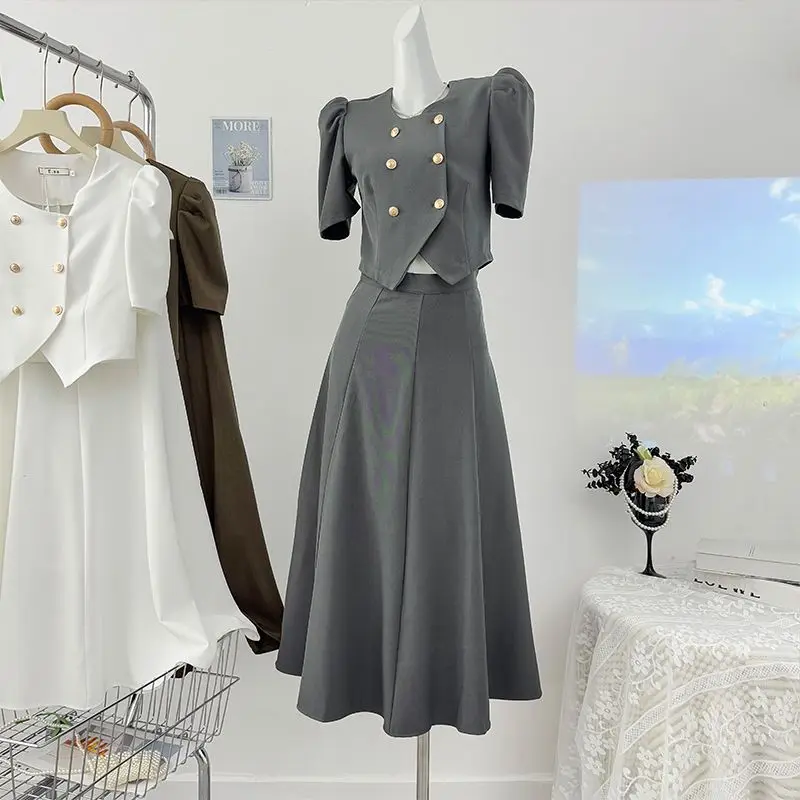 

Костюм-двойка: двубортный жакет с короткими рукавами + юбка А-силуэта с высокой талией и широким подолом, женский модный комплект для офиса