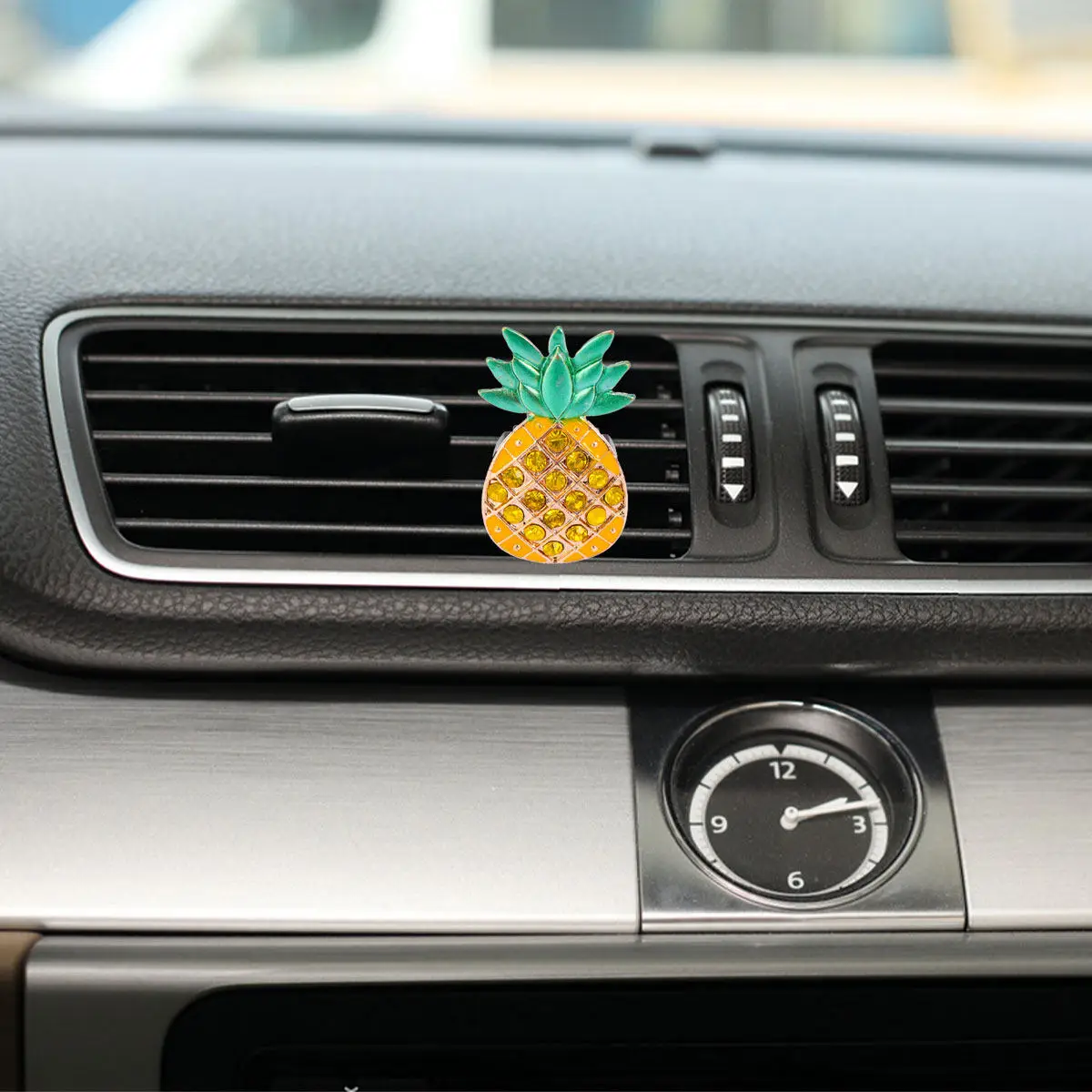 

Pineapple Shaped Rhinestone Car Perfume Clip Aromatherapy Vent Diffuser for Vehicle Air Freshener Car Interior Decoration
