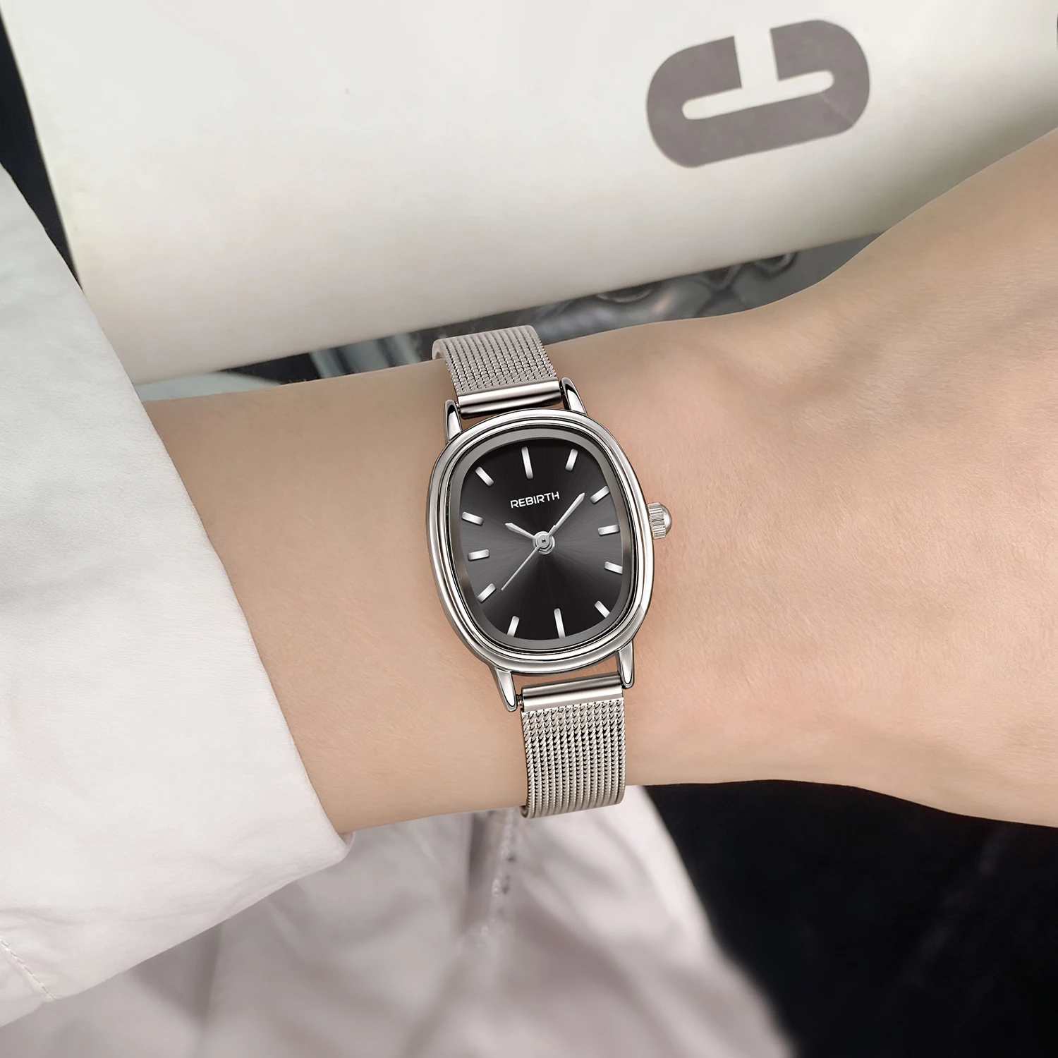 New Retro Oval Silver Watch Milanese Mesh Strap Simple Dial Waterproof Quartz Watch Gift for Girls