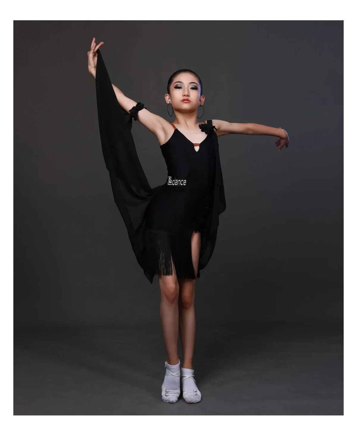 Nowa sukienka do tańca latynoamerykańskiego z frędzlami dla dziewczynek, strój do cha-cha, samby, tanga, tańca towarzyskiego, rumby, na zawody i występy.