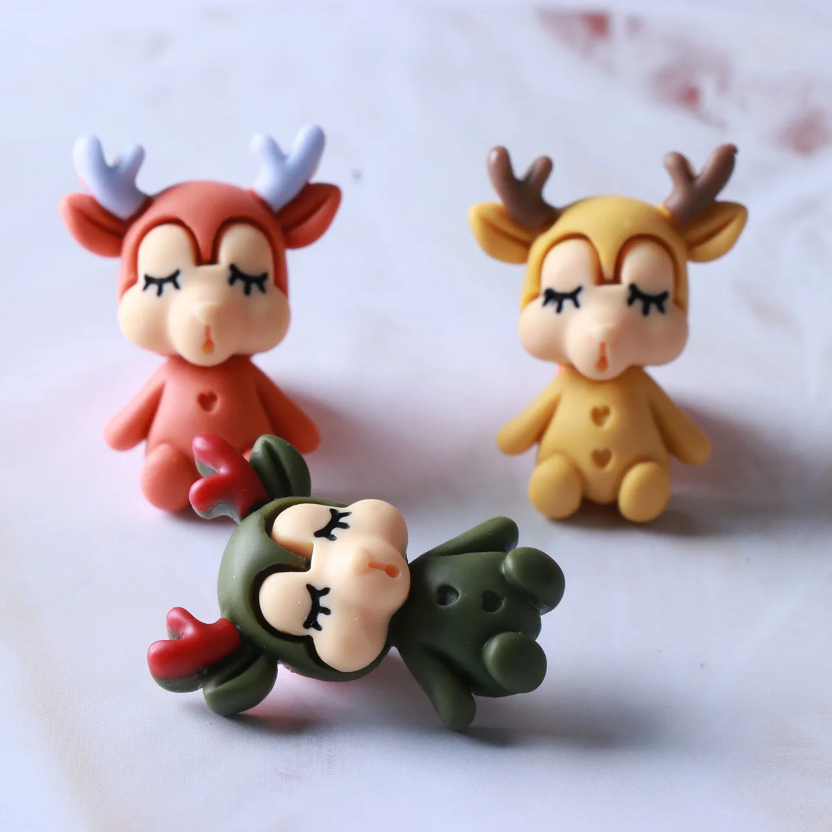 

50Pcs Resin Deer Hanging Decor Cartoon Style DIY Pendant for Bag Car Home Backpack Decoration Multi-Purpose Animal Adornment