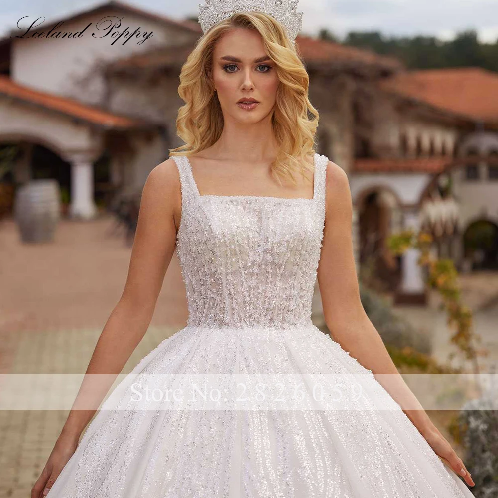 Island Poppy Maßgeschneiderte A-Linie Brautkleider mit quadratischem Ausschnitt und Spitze, ärmellose, bodenlange, perlenbesetzte Brautkleider mit Pailletten