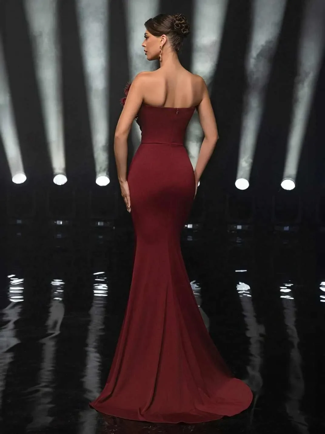 Robe de bal de luxe en plumes bordeaux, bateau, perles brillantes, cristaux, ligne A, robe de soirée formelle pour femmes