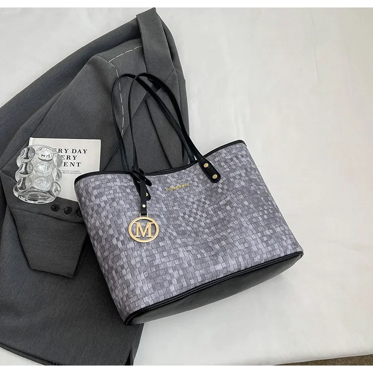 

2025 Summer New! High - Quality Checked Shoulder Handbag for Women, Large - Capacity Tote Ideal for School & Office Commuting