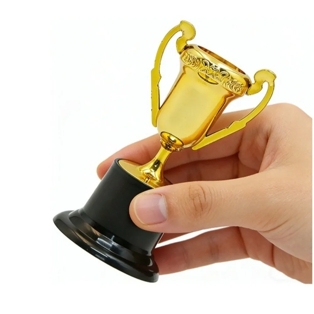 1/6pcs Party Favor Plastic Material Mini Trophy Gold Color Mini Size Gold Trophy Small Size Reward Trophy Kids Birthday Party