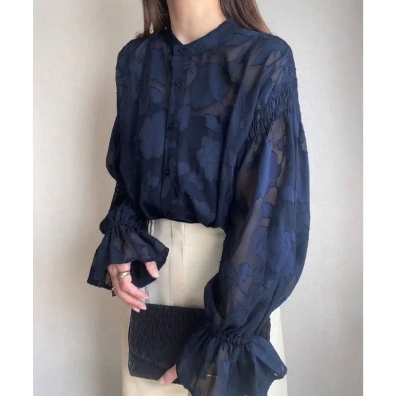 2023 Frühjahr Neues transparentes Hemd mit Blumen-Jacquard-Laternenärmeln vorne und hinten