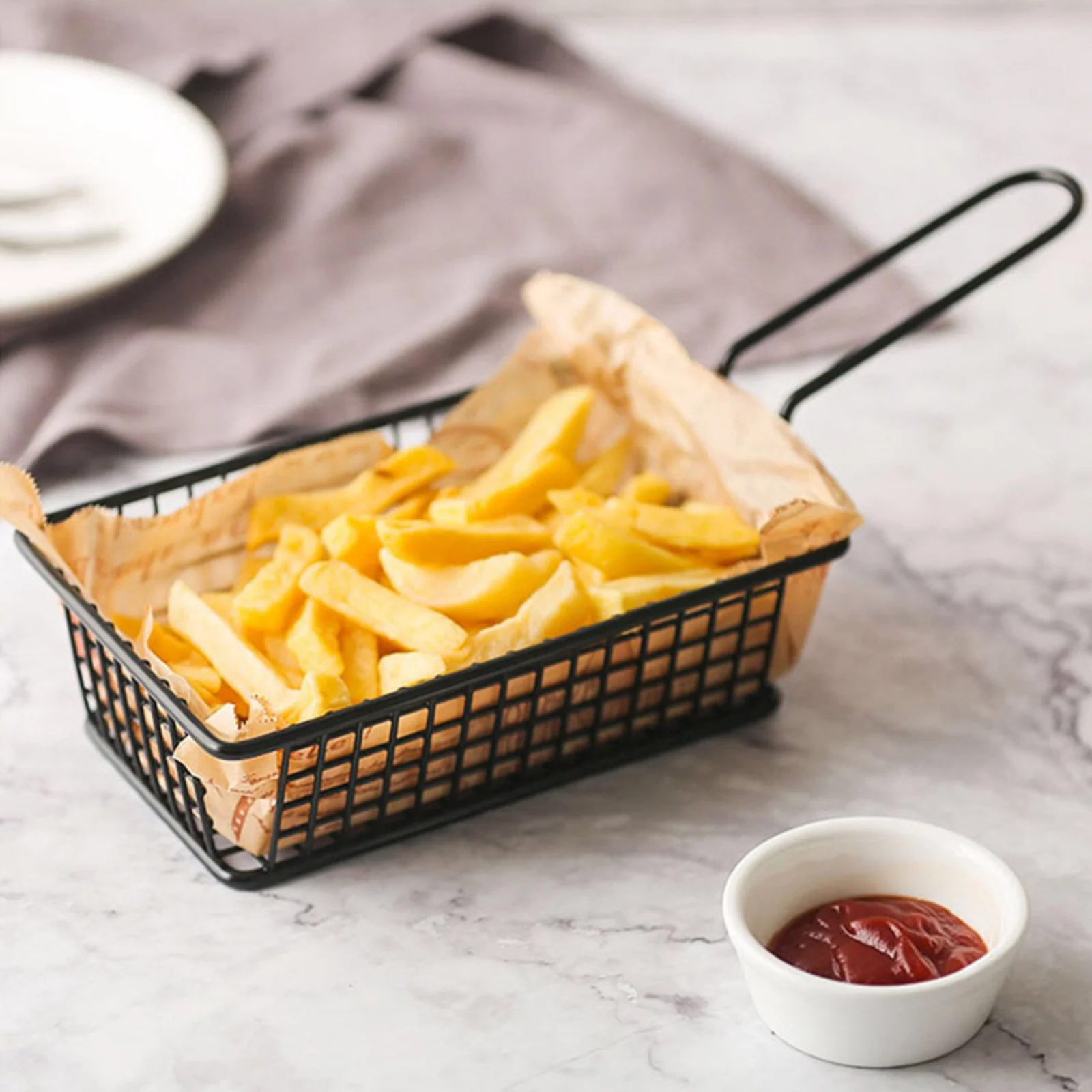 

Snack Basket Fried Food Storage Basket Ergonomic Handle French Fries Holder Oil Drainage Kitchen Gadget for Home Party Outdoor
