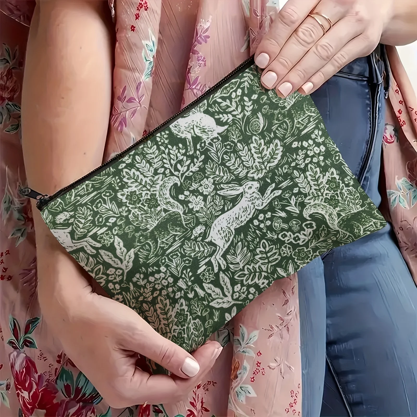 A Retro floral makeup bag - cute multifunctional zipper pouch for women, jewelry storage bag