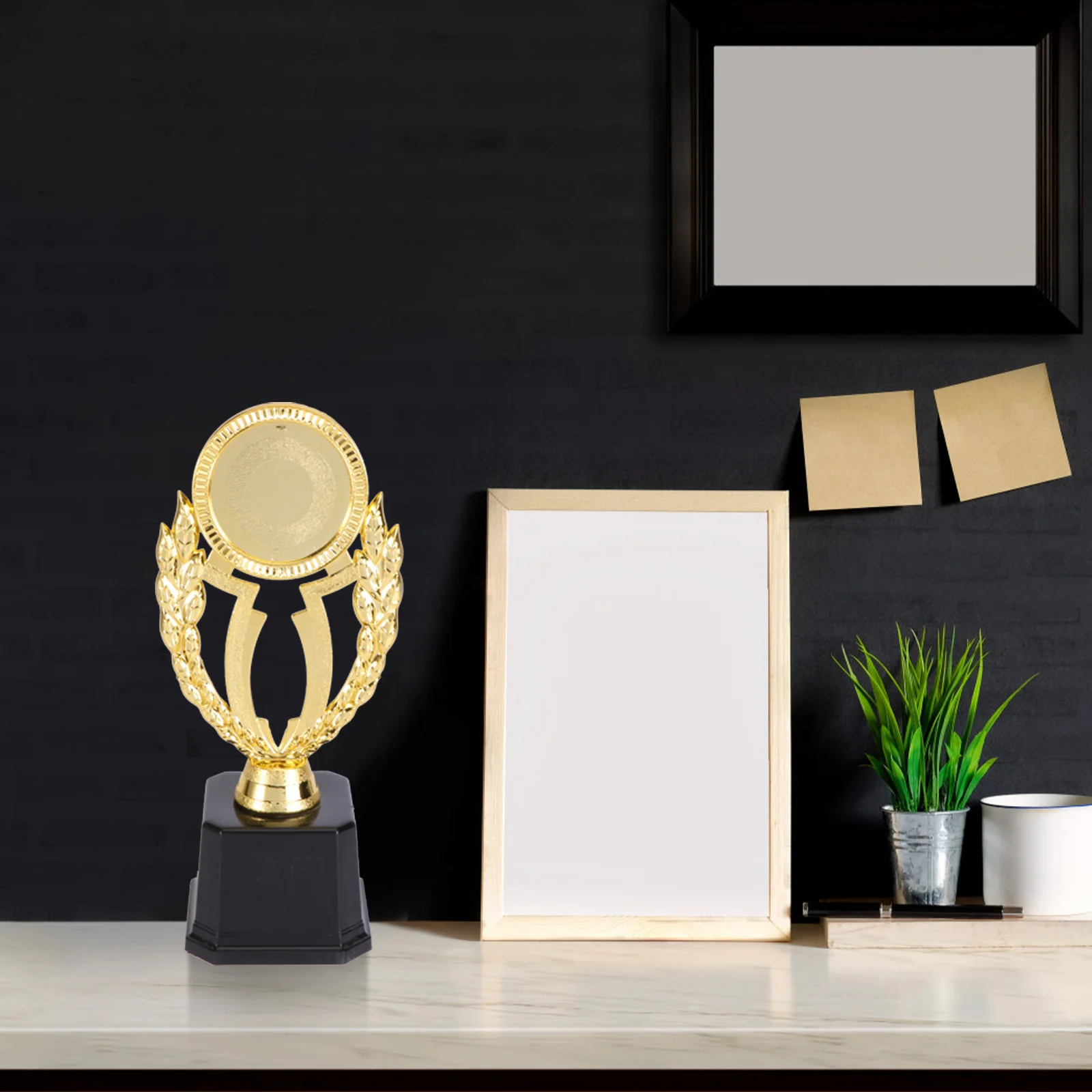 

19.5cm Golden Creative Design Award Trophy Plastic Reward Prizes Decor Competition Gift Awards Trophy with Black Base for