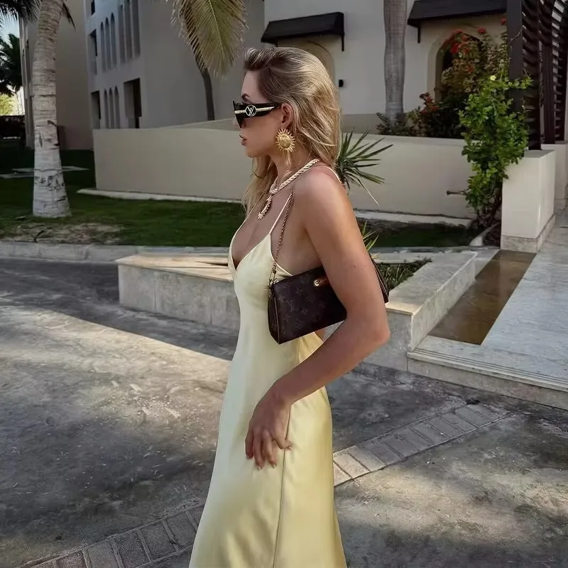 Vestido largo de satén amarillo para mujer, elegante, Sexy, ajustado, con cuello en V, tirantes sin espalda, vestidos por debajo de la rodilla, novedad de 2025, vestido de fiesta en la playa para vacaciones de verano