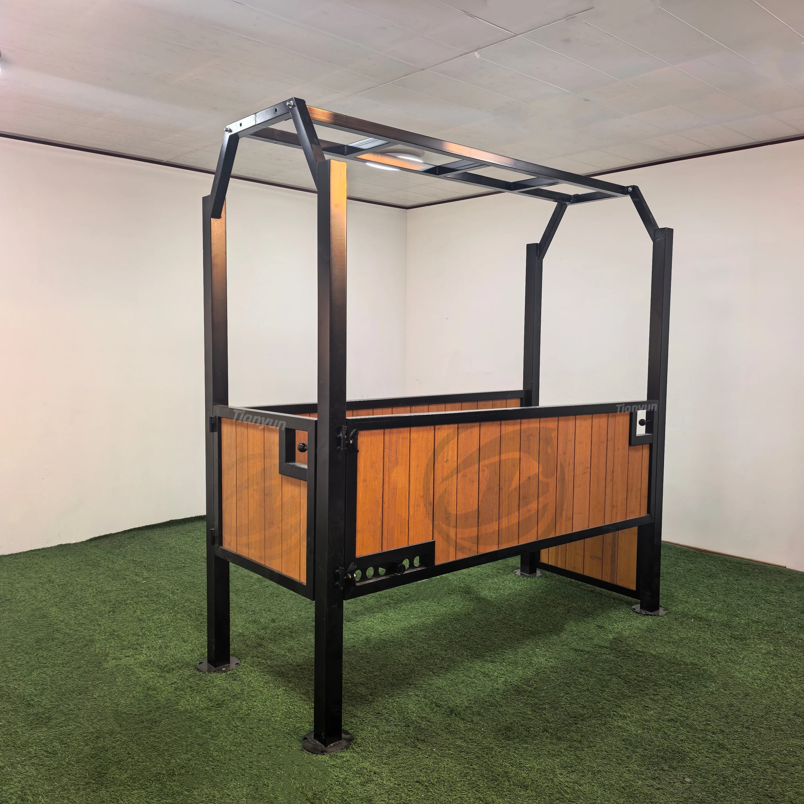 Professional Equine Restraint Stocks High End Horse Handling Stall Horse Living Breeding Durable Galvanized Portable Low