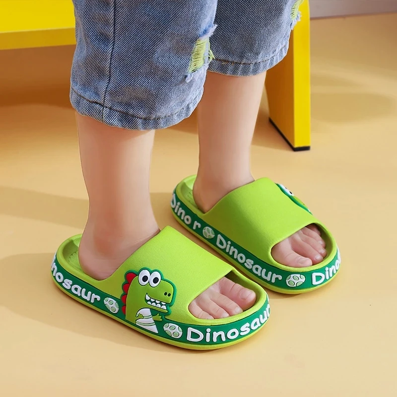 Nowe letnie kapcie dziecięce dziecięce kapcie dinozaur z kreskówek z miękkimi podeszwami sandały antypoślizgowe buty dziecięce zapatos niña chausson