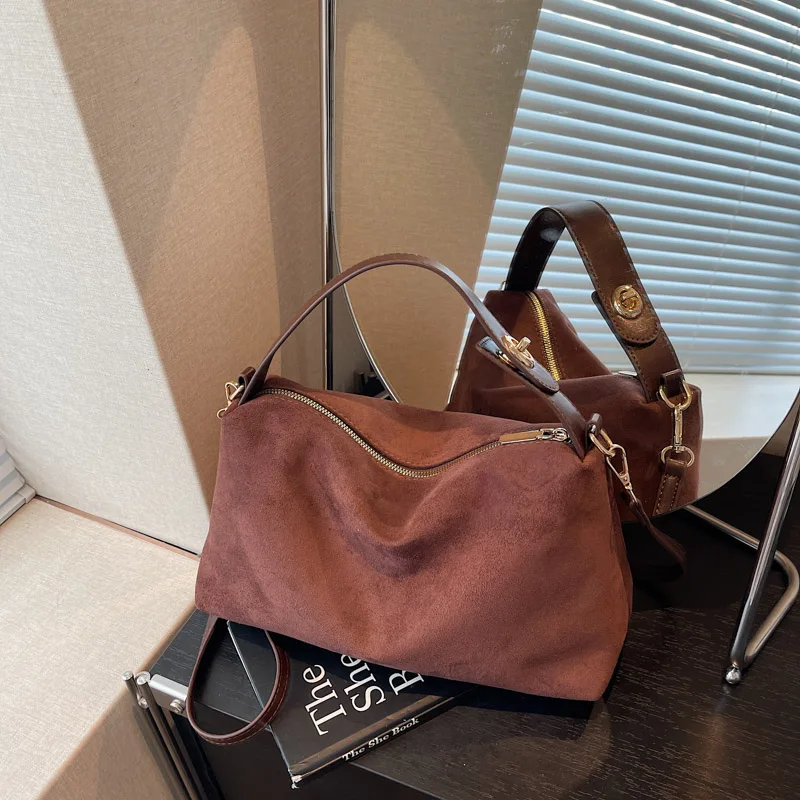 

Advanced Retro Bag for Women's 2025 New Textured Frosted Shoulder Bag with Large Capacity Crossbody Commuting Tote Bag