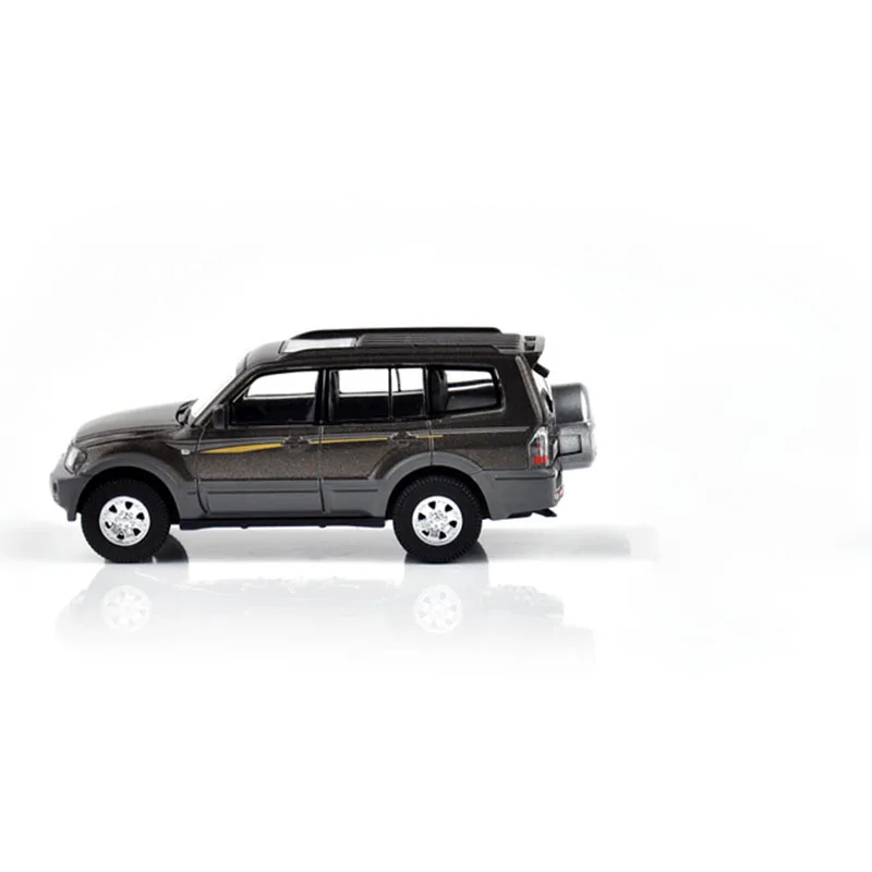 XCARTOYS Diecast 1/64 Scale Pajero Third Generation Alloy Car Model Collection Souvenir Display Ornaments