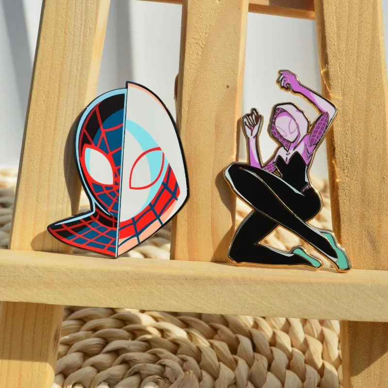 

Marvel Comics Spider-Man Handsome cartoon pattern brooch anime merchandise small gift