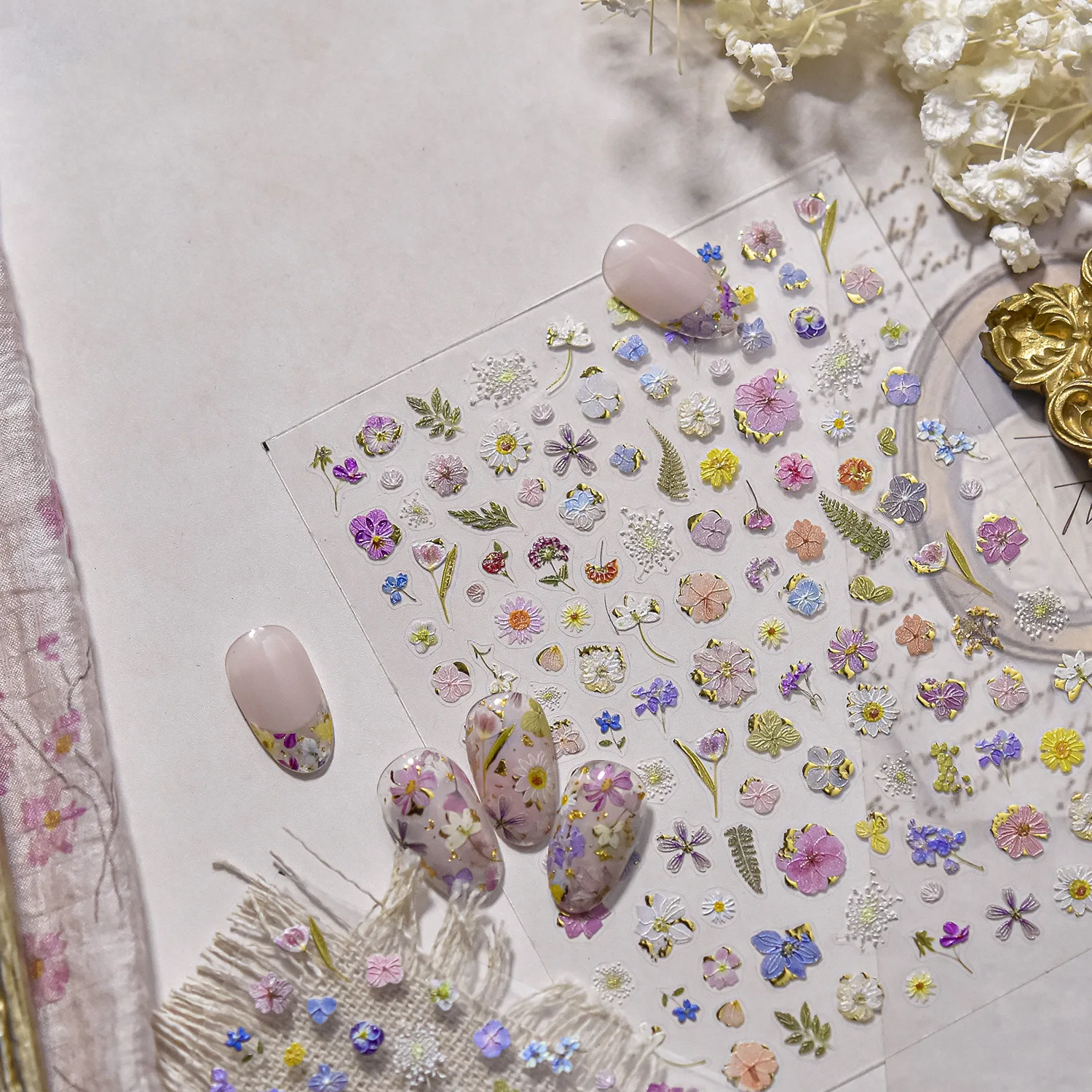 1 Stück 5D geprägte getrocknete Blumenblätter Blumendruck Nagelaufkleber Gänseblümchen Pfirsichblüte selbstklebende Abziehbilder Blütenblatt Maniküre Slider