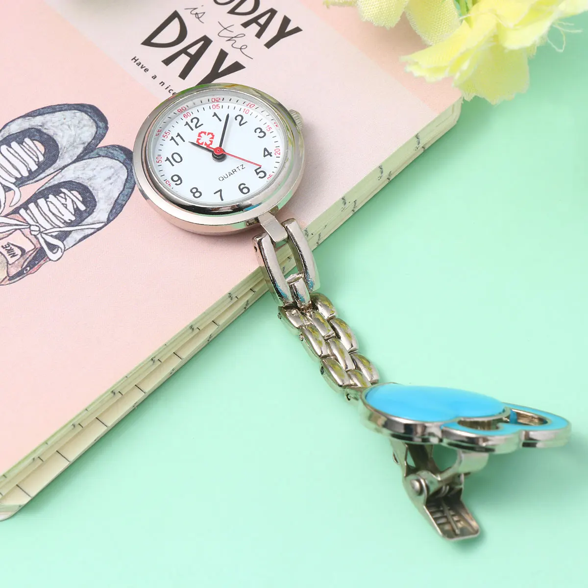

Nurse Pocket Watch Heart Shaped Hanging Decoration Vintage Lapel Pins Fashion Creative Watches for Men Women Lightweight Small