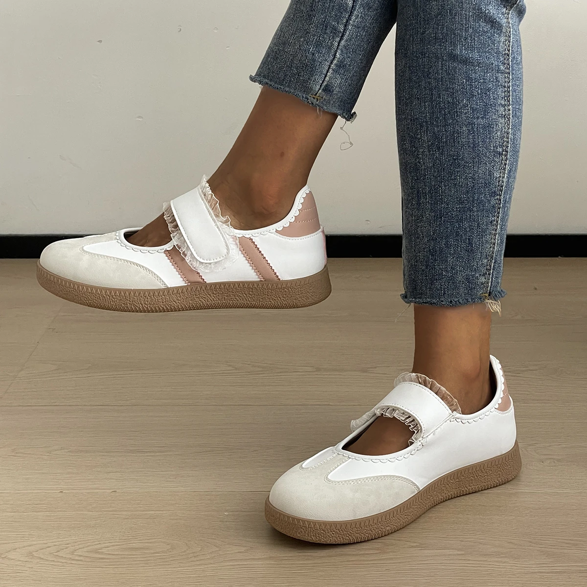 Spring and Summer Fashionable Lace Trimmed Casual Sneakers 2026 New Women's Large Size Non-slip Shallow Mouth Sneakers
