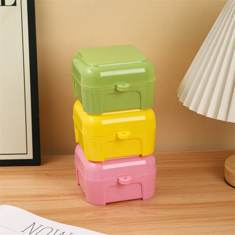Locking box plastic jewelry storage box for storing small items such as jewelry, hair accessories, clips, etc. Colorful packagin