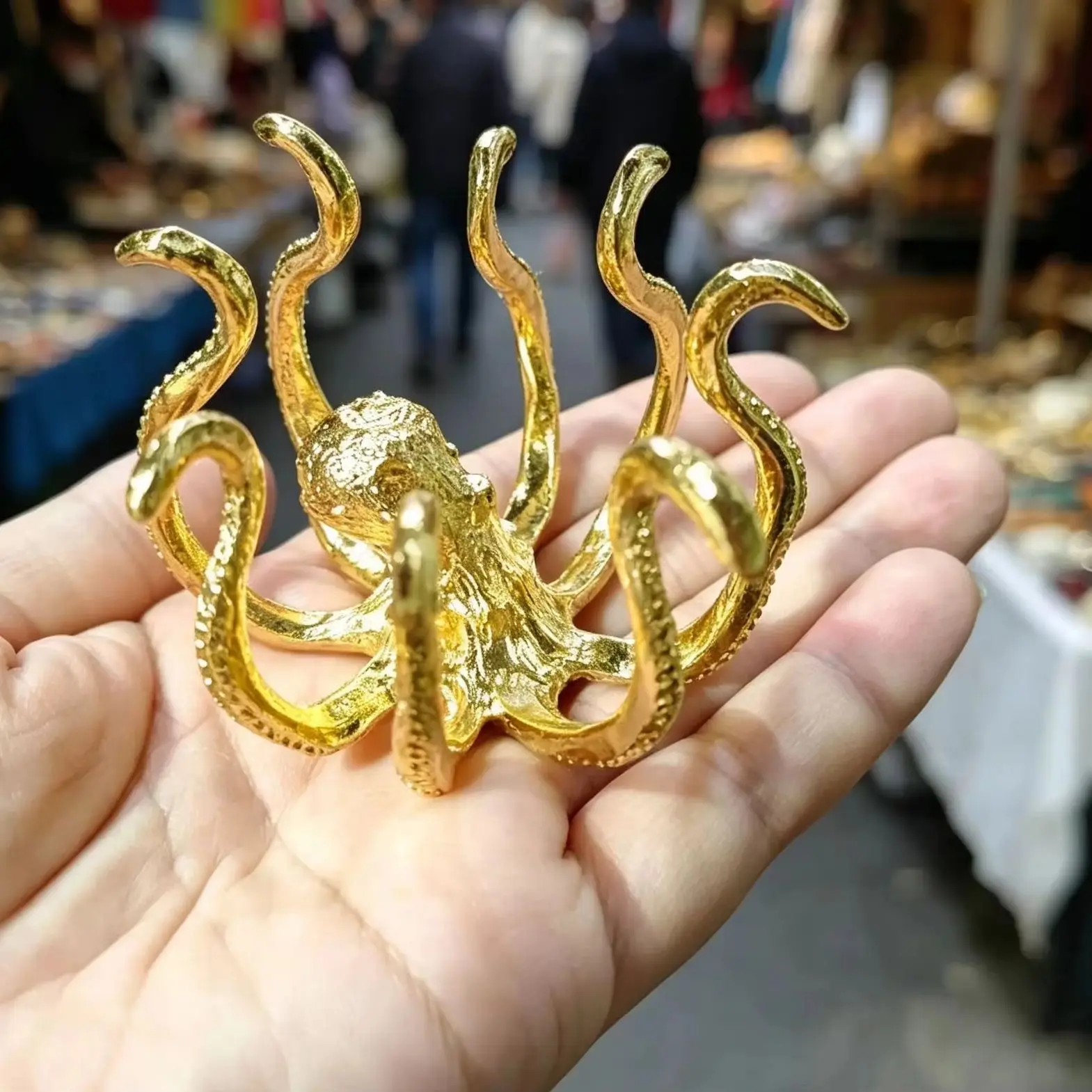 Metal Octopus Tentacle Crystal Ball Base Unique Sphere Display Stand Tabletop Ornament for Home Office Decor Crystal Collection
