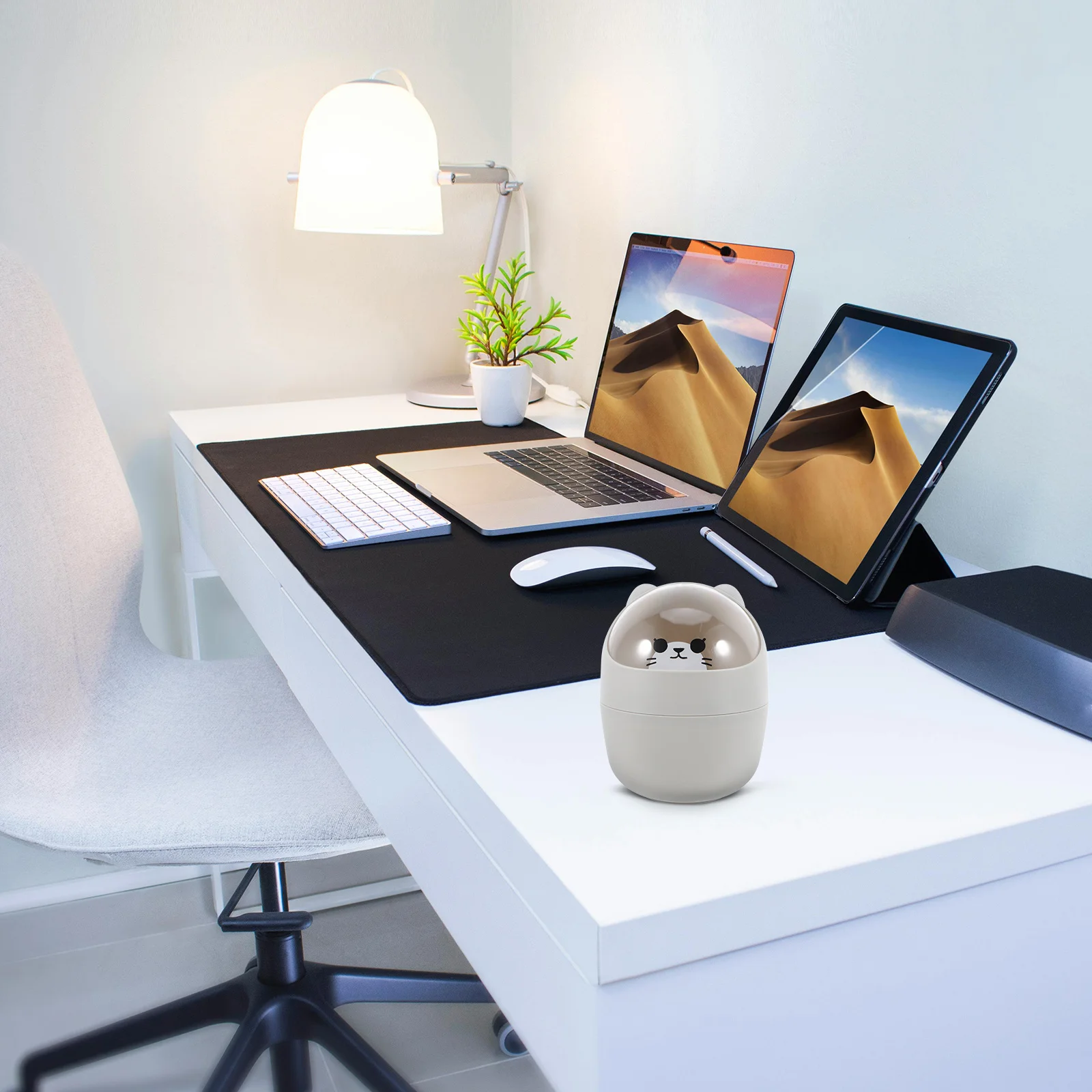 

Mini Bear Desktop Trash Can Cute Small Waste Bin Lid Countertop Garbage Can for Office Bathroom Bedroom Mini Garbage Cans